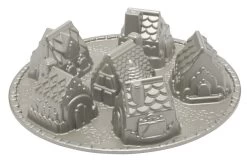 Nordic Ware Bakvorm 6 Winterhuizen 1,4 Liter Aluminium Grijs